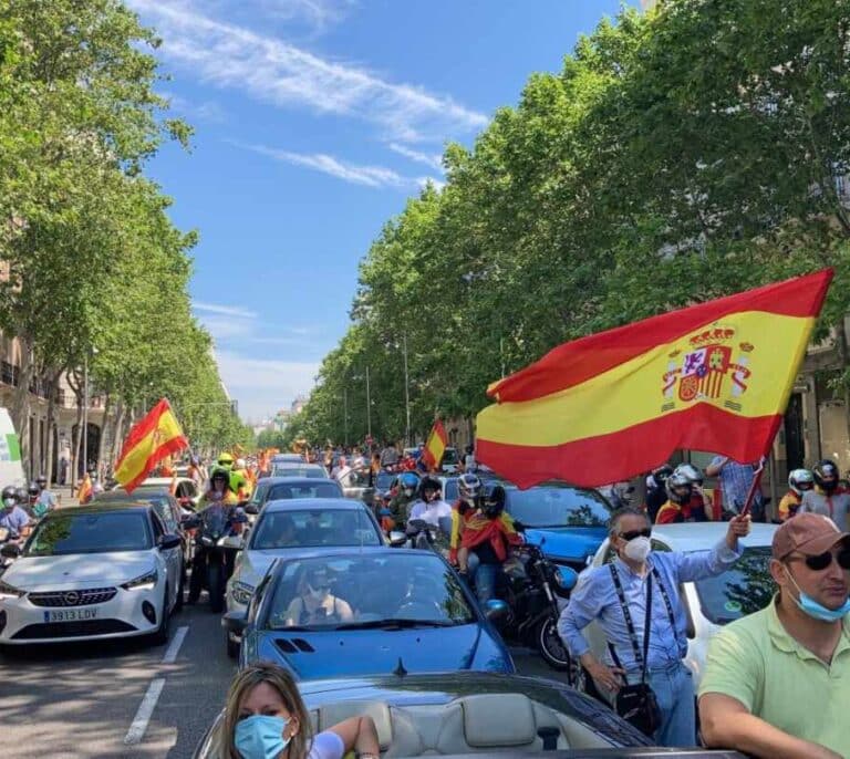 Miles de coches abarrotan el centro de Madrid en la caravana de Vox contra el Gobierno