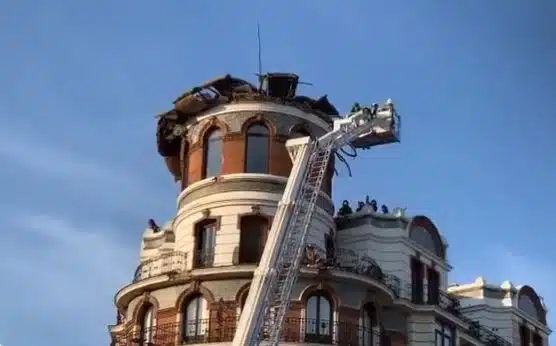 Se derrumba la cúpula de un edificio frente al Retiro en Madrid