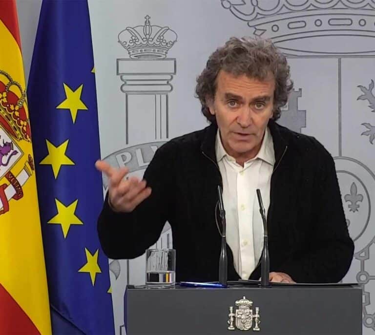 El doctor Simón no ve incompatible salir a hacer deporte y pasear con los niños