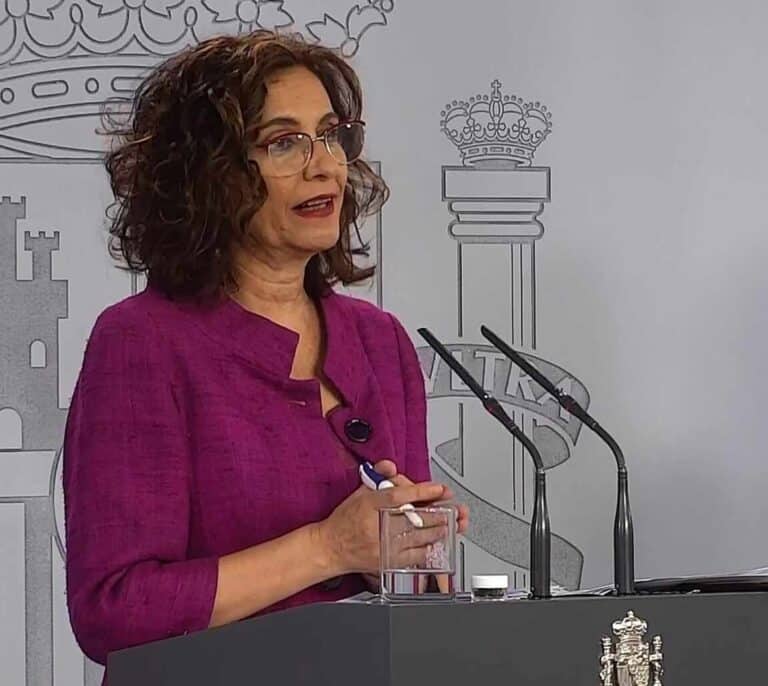 El Gobierno defiende que no haya recortes en el sueldo de los políticos: "Es populismo"