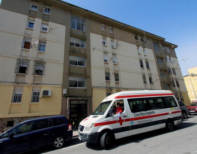 Ceuta estudia precintar varios bloques viviendas para frenar el último brote