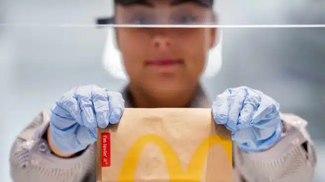 Así será la reapertura de McDonald's: toma de temperatura a empleados y entrada escalonada