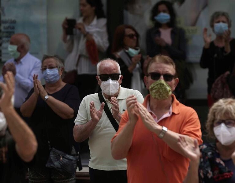 Córdoba despide a Julio Anguita entre vítores y aplausos