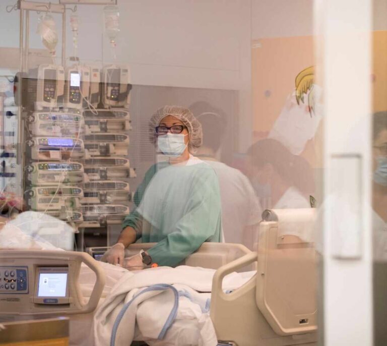 Sanidad suma tres muertes y los brotes de Andalucía y Aragón copan los nuevos contagios