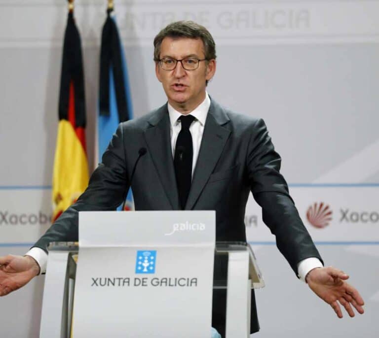 Feijóo urge también a Casado a tomar decisiones inmediatas ante el "colapso" del PP