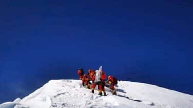 China instala una antena en el Everest para medir su altitud exacta