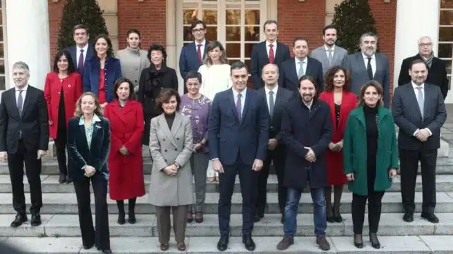 Sánchez y diez ministros viajan este sábado a Portugal tras decretar el estado de alarma en Madrid