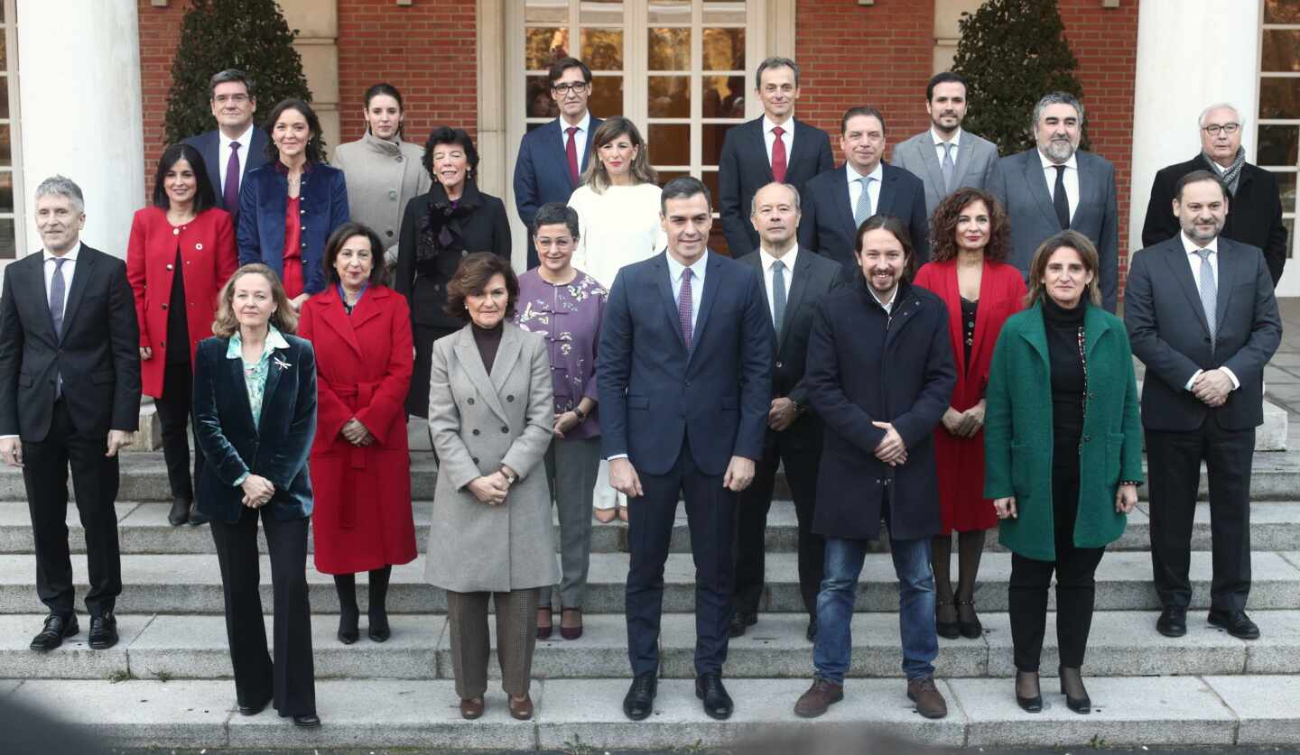 Pedro Sánchez y sus 22 ministros, el día que tuvo lugar la primera reunión del gabinete en esta legislatura.