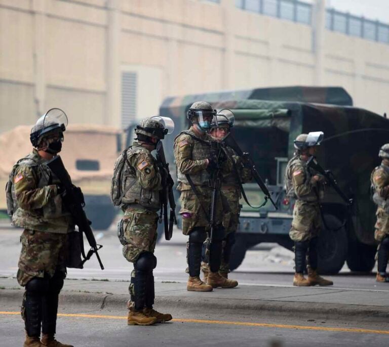 Trump despliega a la Guardia Nacional para controlar los disturbios en Mineápolis