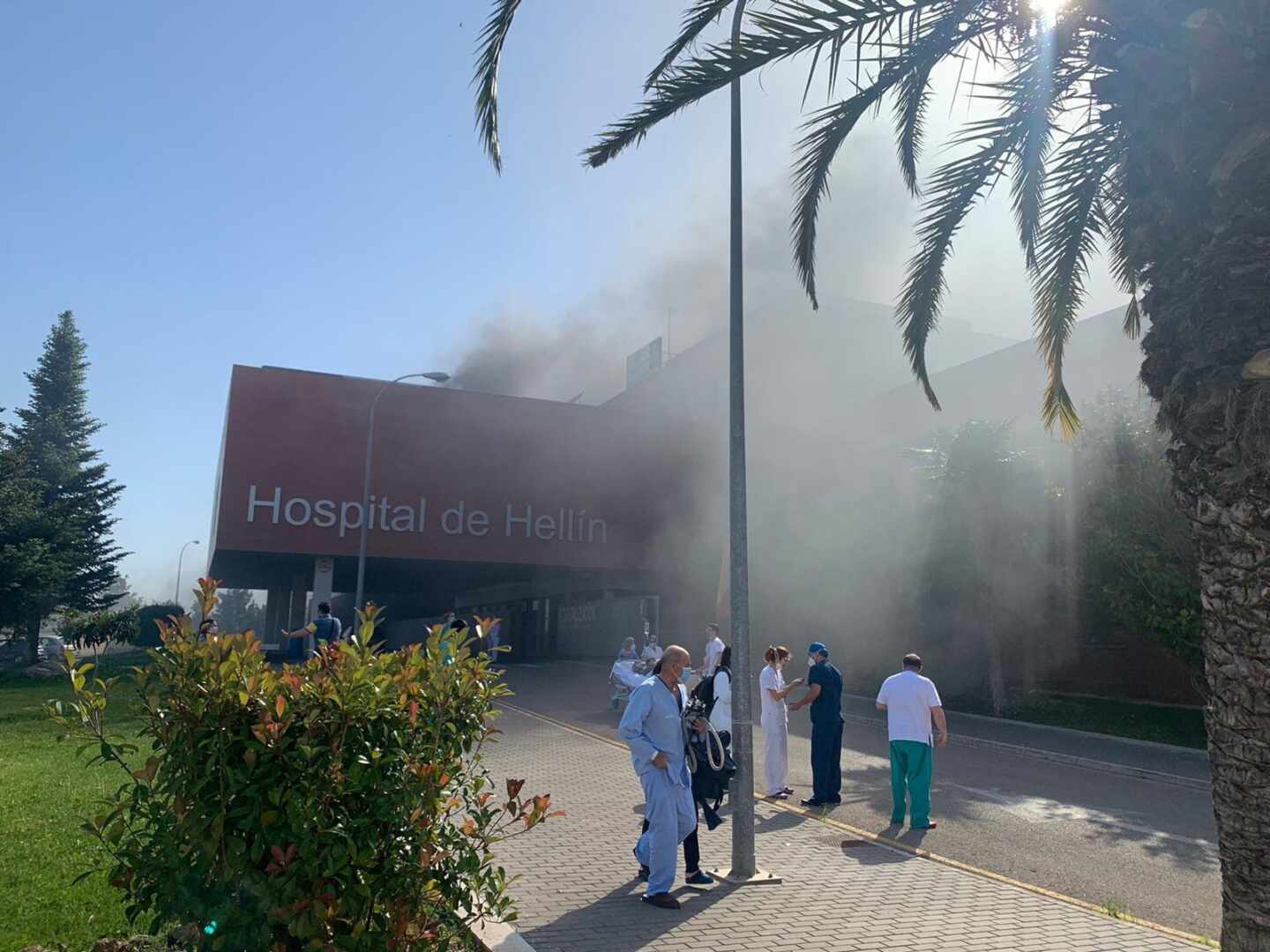 Un incendio obliga a evacuar el hospital de Hellín e improvisar dos hospitales de campaña