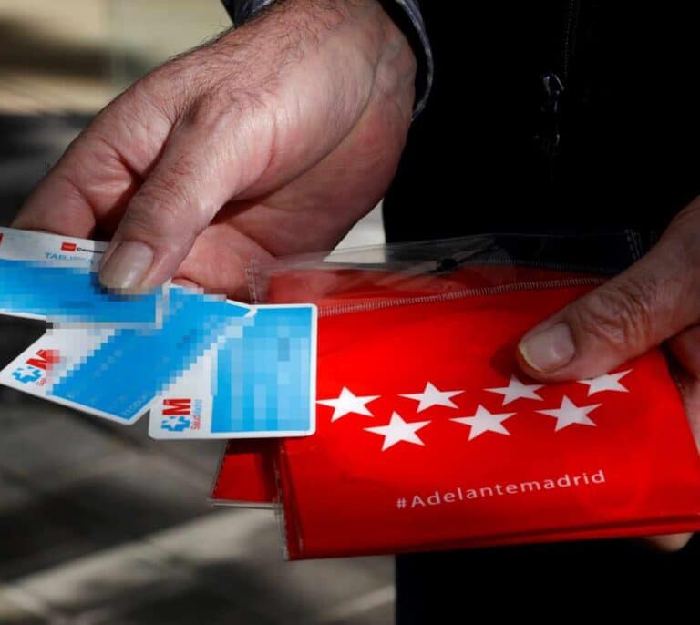 Madrid defiende que las mascarillas KN95 repartidas en farmacias cumplen con los requisitos