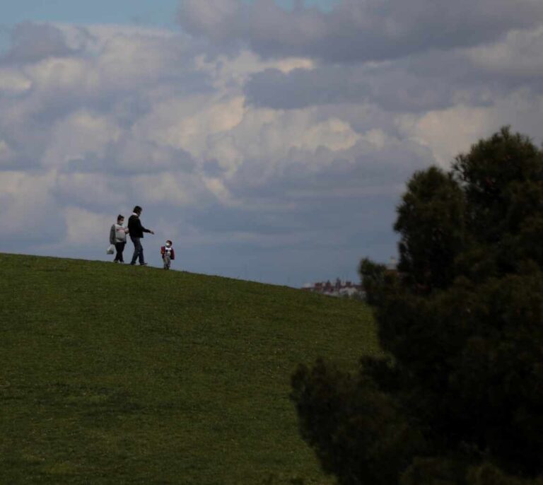Suspenden un campamento infantil en Lleida tras el positivo en Covid de un monitor