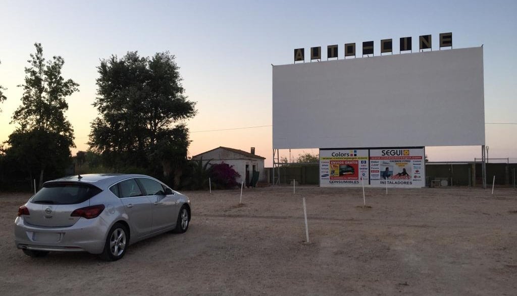 Reabre la primera sala, un autocine de Denia con sesión doble y precios populares