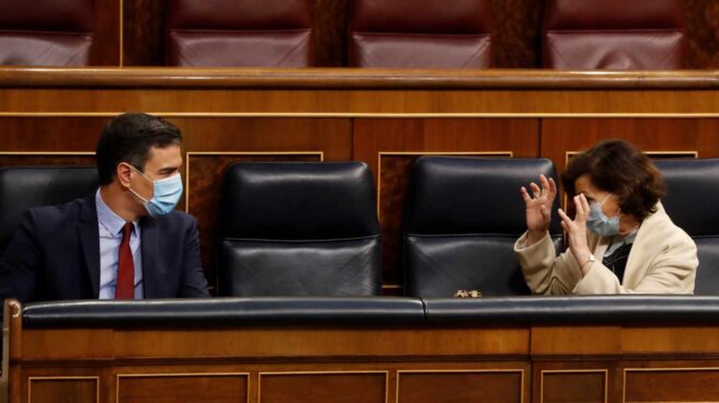 Pedro Sánchez y Carmen Calvo, en el Congreso de los Diputados.