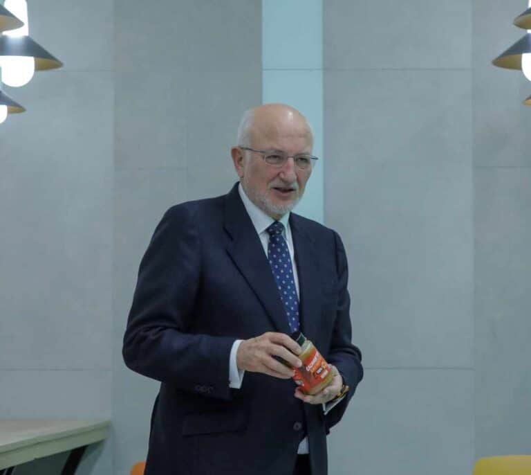 Juan Roig donará 70 millones de su sueldo y sus dividendos para reactivar la economía