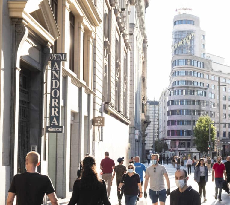 Detectan dos nuevos contagios en el brote de una empresa en Madrid