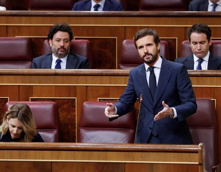 Sánchez y Casado mantienen la tensión sin signos de acercamiento