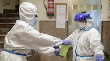 Los casos recientes aumentan ligeramente y Sanidad mantiene congelada la cifra de fallecidos