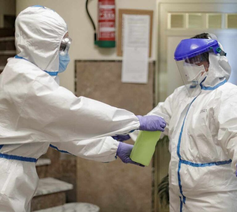 Los casos recientes aumentan ligeramente y Sanidad mantiene congelada la cifra de fallecidos