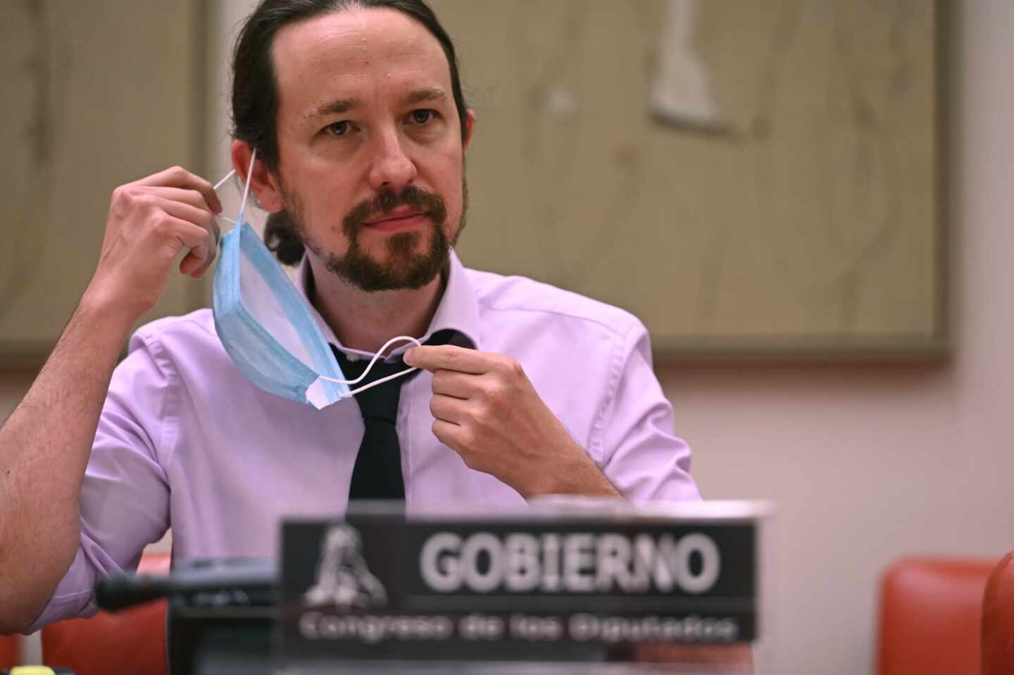 El juez dice que Iglesias obstaculizó la investigación sobre el robo de la tarjeta de su exasesora