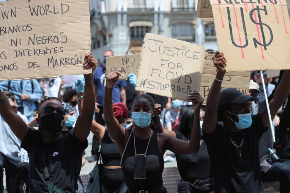 Miles de personas se manifiestan en España contra el racismo