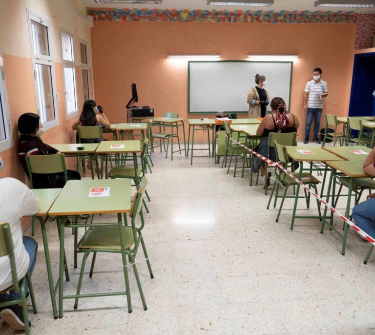 La dirección de un instituto de Alicante, en cuarentena tras un positivo
