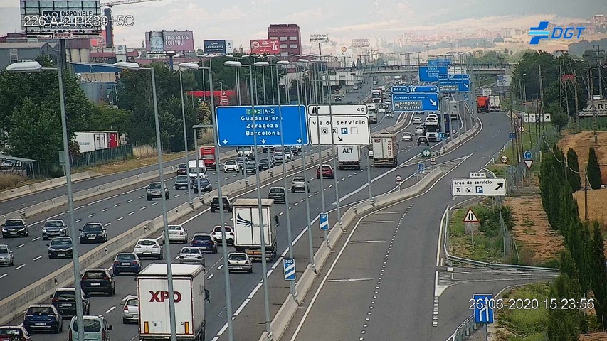 Kilómetros de atascos en Madrid en el primer viernes sin restricciones para viajar por España
