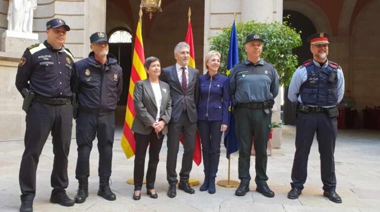 Con representantes policiales y la delegada de Gobierno en Cataluña
