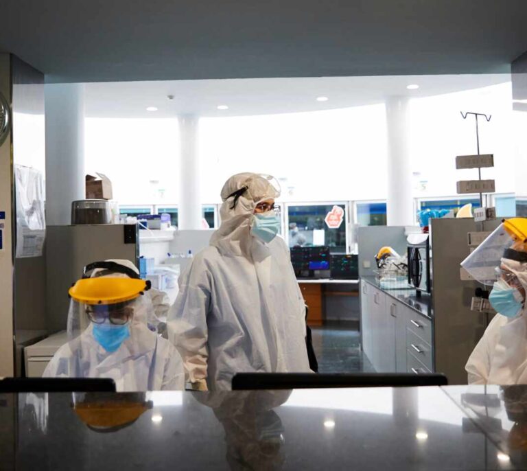 España registra un leve repunte de contagios este viernes y suma otros dos fallecidos