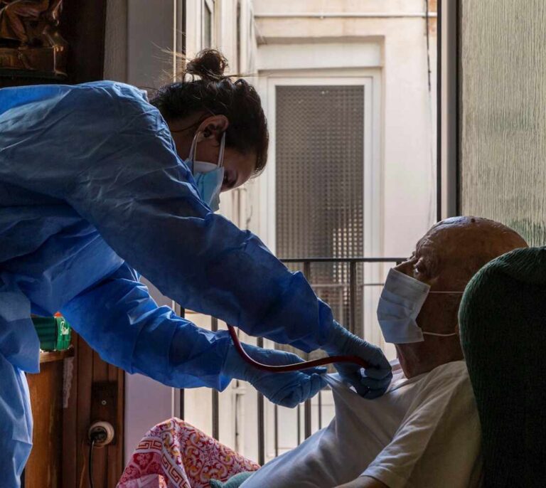 Siete de los 10 primeros médicos fallecidos por COVID-19 eran de Atención Primaria