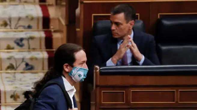 Iglesias no aplaude la defensa de Sánchez a Felipe González en el Congreso