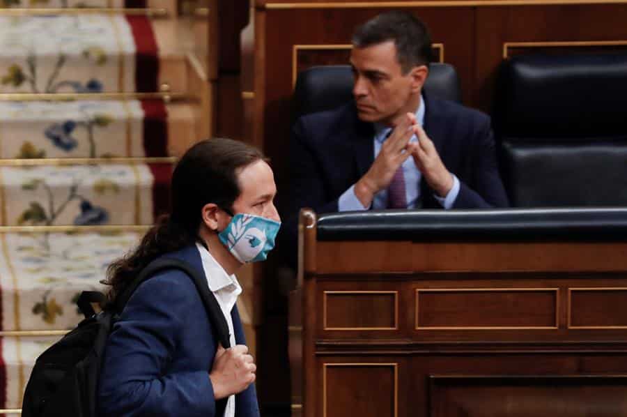 Iglesias no aplaude la defensa de Sánchez a Felipe González en el Congreso