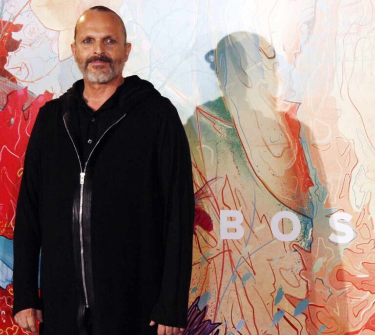 Miguel Bosé dice que el Covid-19 es "la gran mentira de los gobiernos, el de España incluido"