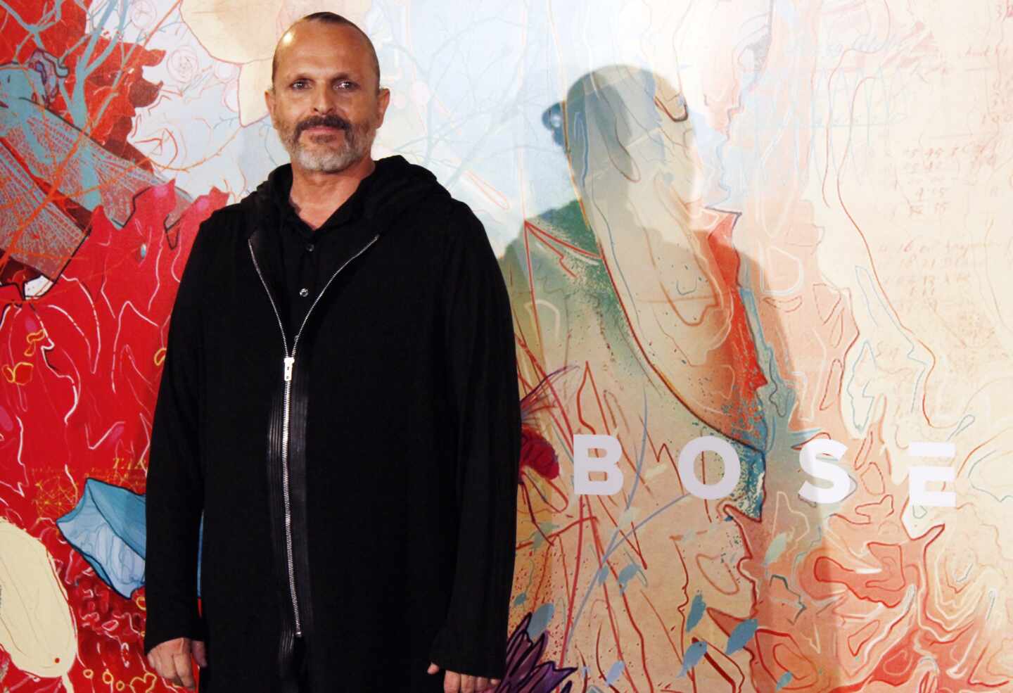 Miguel Bosé vuelve a la carga, ahora contra la vacuna: "Nos quieren matar"