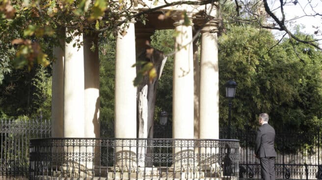 El lehendakari Iñigo Urkullu presenta sus respetos ante el viejo Árbol de Gernika tras jurar su cargo en 2017.