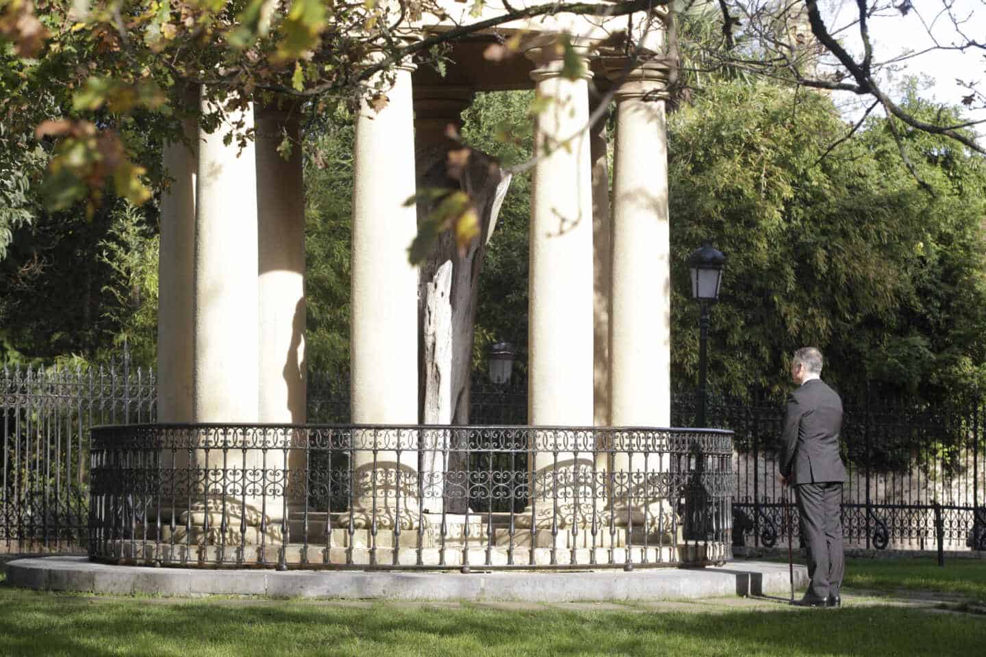 El lehendakari Iñigo Urkullu presenta sus respetos ante el viejo Árbol de Gernika tras jurar su cargo en 2017.