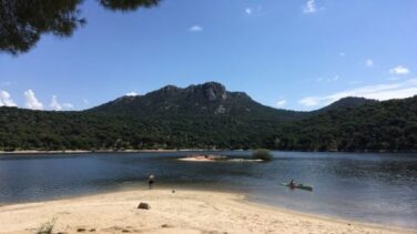 Madrid mantiene la prohibición de bañarse en los pantanos y reabre hoy los grandes parking de la Sierra