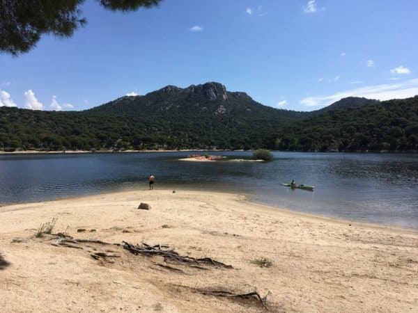 Madrid mantiene la prohibición de bañarse en los pantanos y reabre hoy los grandes parking de la Sierra