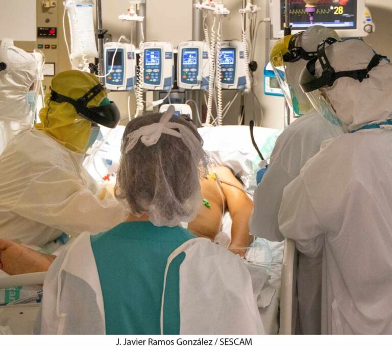 España registra la cifra más alta de contagios recientes en 26 días y suma ocho muertos al total