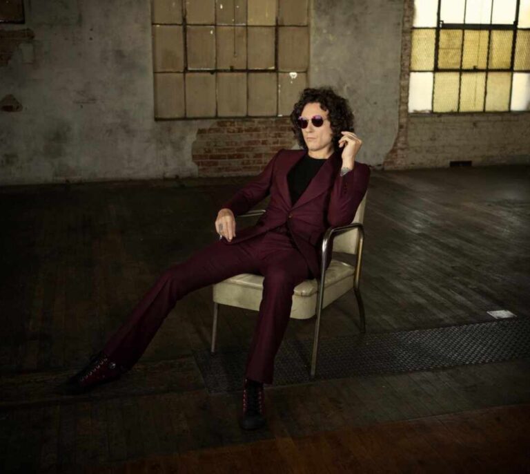 Bunbury se despide de los escenarios por "un compendio de síntomas y dolor"