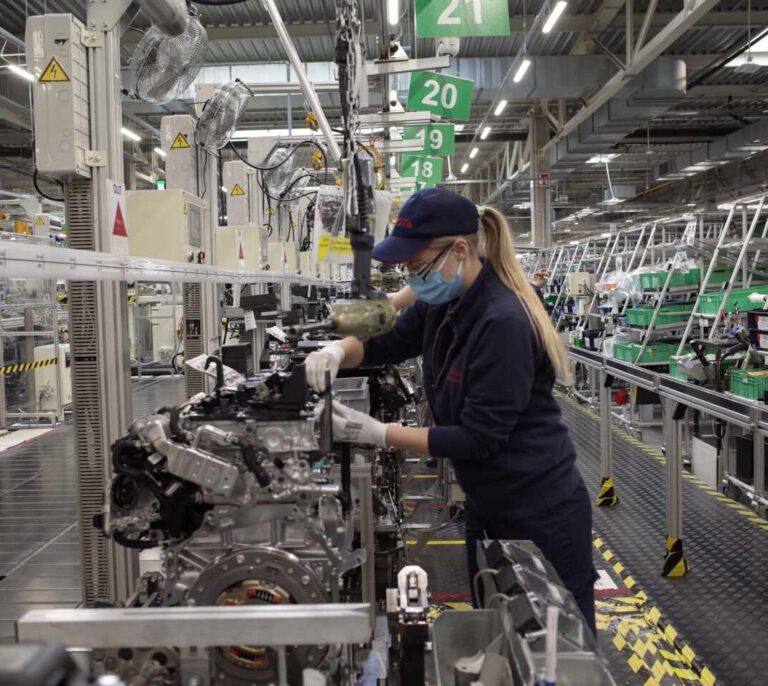 El Covid-19 frena la industria vasca: despidos y una caída del 7,8% este año