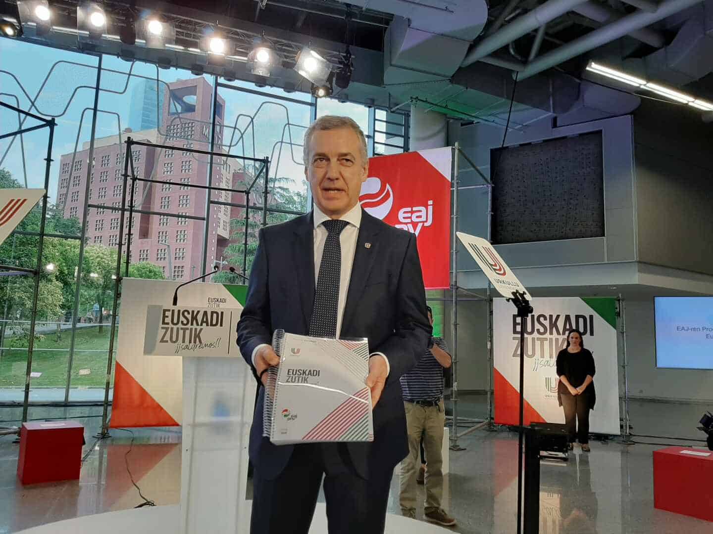 Urkullu llama a lograr más autogobierno para acelerar la salida de la crisis