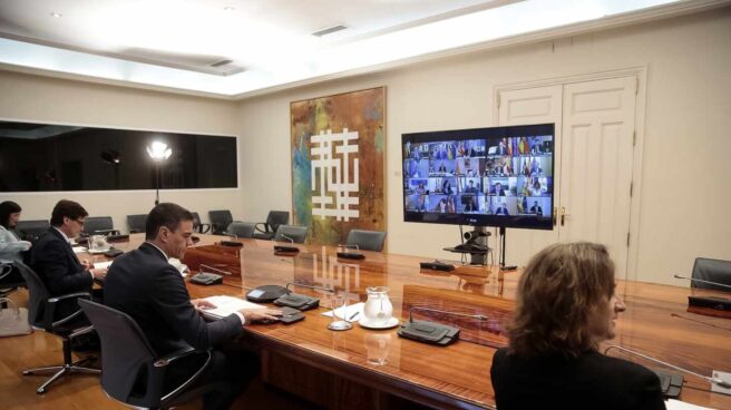 El Gobierno se abre a acelerar la desescalada a un mes del fin de las restricciones Videoconferencia entre miembros del Gobierno y los presidentes de las Comunidades Autónomas.