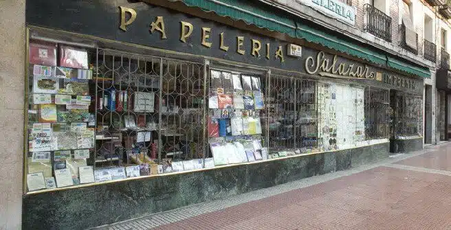 Madrid pierde otro pedazo de su historia: cierra Salazar, la papelería más antigua