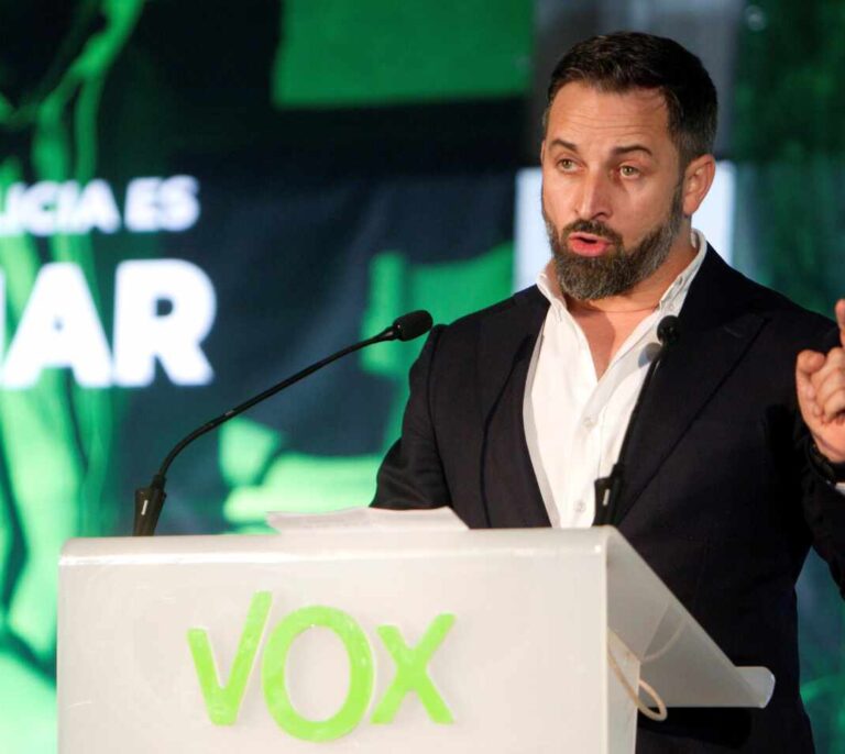 Abascal y Ábalos, a la gresca por el permiso de armas del líder de Vox