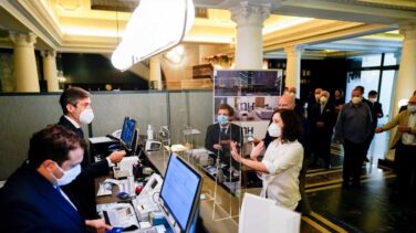 NH acelera su desescalada y reabrirá este mes 60 hoteles en España