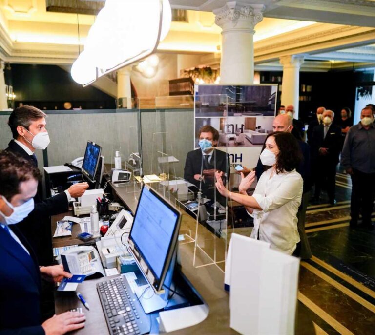 NH acelera su desescalada y reabrirá este mes 60 hoteles en España