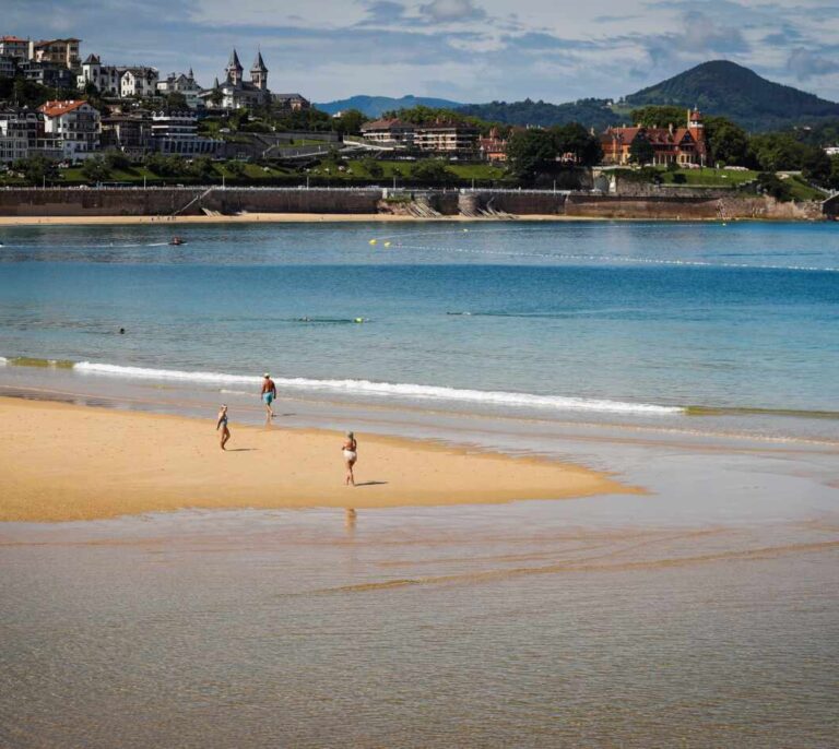 Lluvias, tormentas y altas temperaturas: el tiempo para este jueves