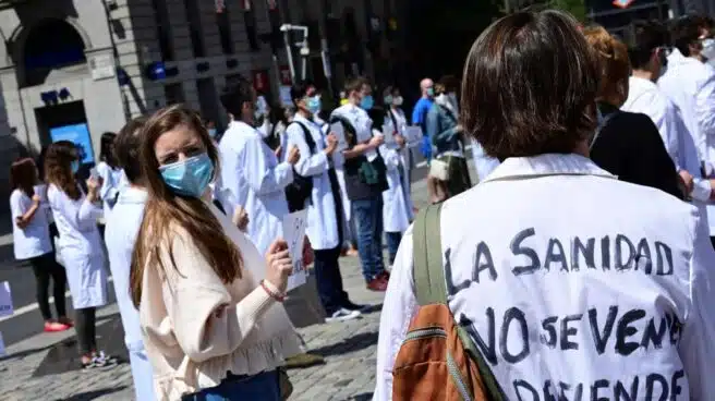 Los médicos desconvocan la huelga en Madrid tras  alcanzar un pacto con Ayuso