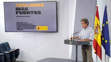 Simón contradice a Ayuso y no es partidario de hacer test a los turistas